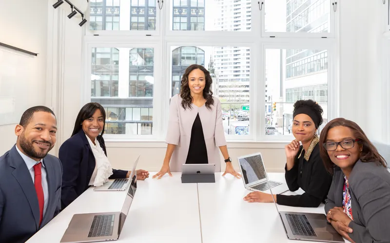 Équipe d'entreprise en réunion de formation